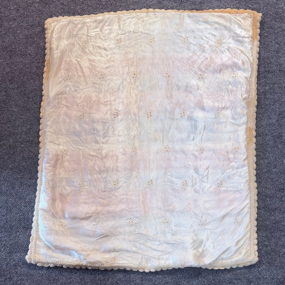 Vintage Baby Blanket Crochet Bow Floral Embroidered Satin Lined Coquette Shabby‎